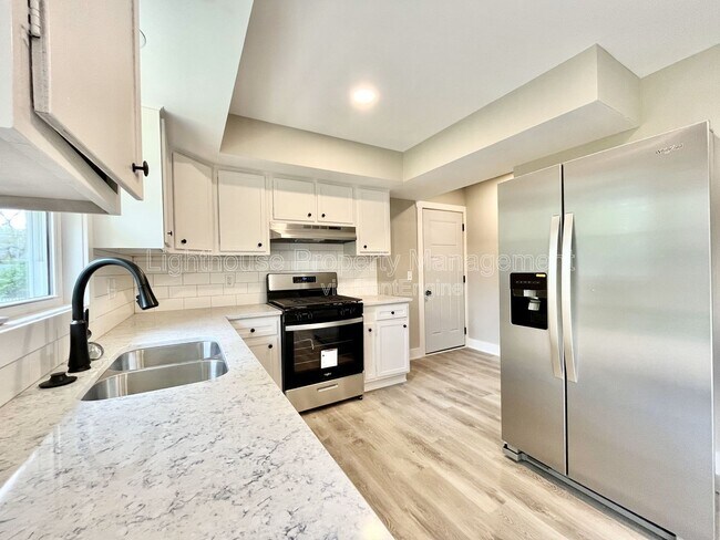 Building Photo - 818 Delray Ave SE