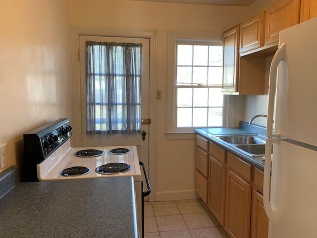 Building Photo - Duplex located close to UK, Downtown or St...