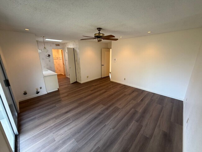 Building Photo - 3 Bedroom | 2 Bathroom | Single-Family Home in Sacramento