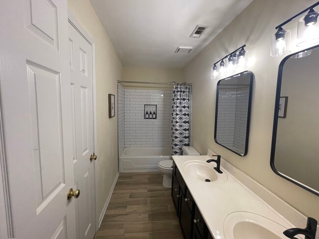 Building Photo - 4085 Ancroft Cir