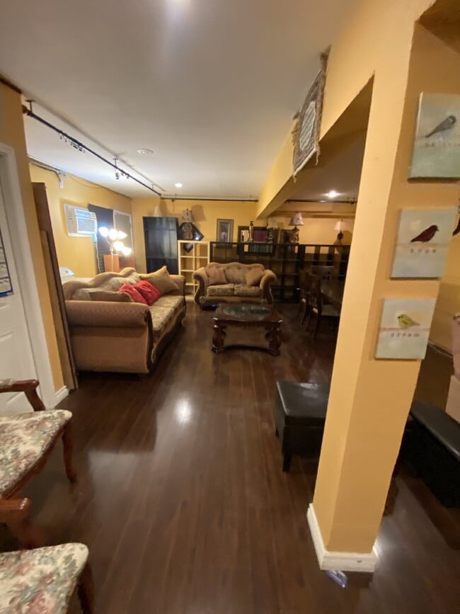 Building Photo - Spacious 3BD/3BA Home with Big Yard — Priced to Move Fast! Pets OK