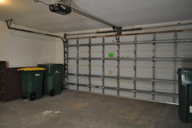 Building Photo - 165 Seawind Dr