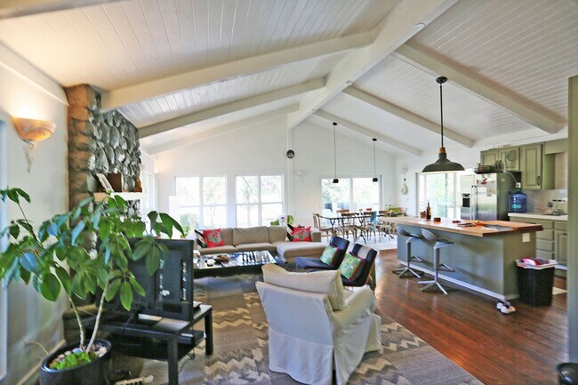 Building Photo - Gorgeous 4BR/3BA Single Family Home in the heart of Sonoma Wine Country, Pool, Deck, Pickle Ball ...