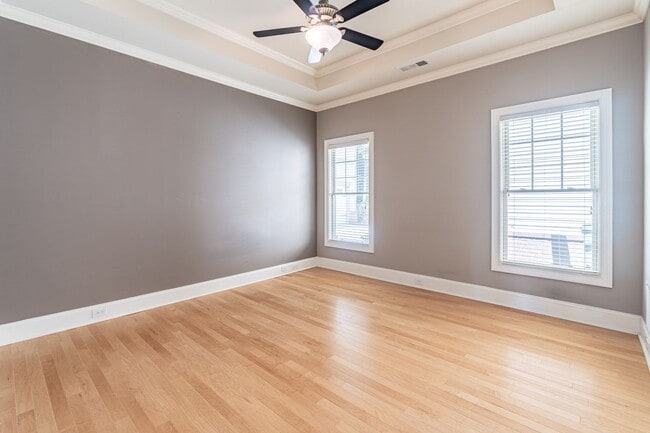 Building Photo - Stunning 4-bedroom, 3.5-bathroom home loca...