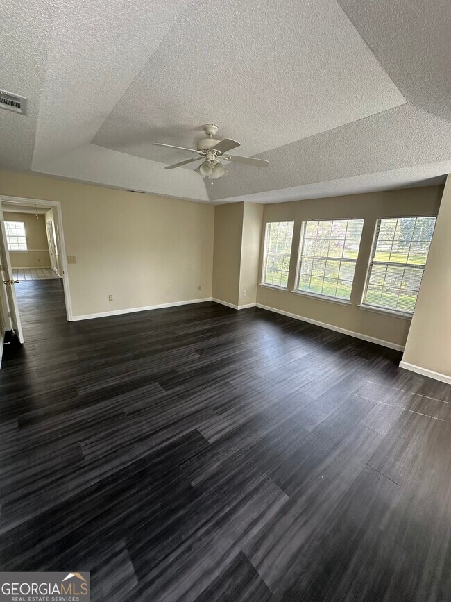 Building Photo - 214 Cypress Dr