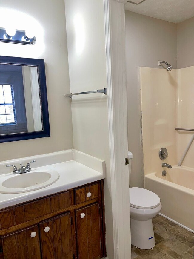 Building Photo - 5763 N Castlegate Dr