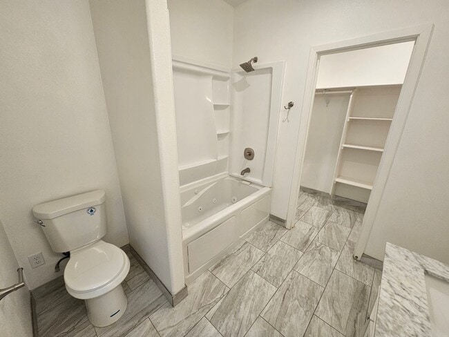 Building Photo - 3 Bedroom 2 Bathroom Duplex for Rent in Corning!