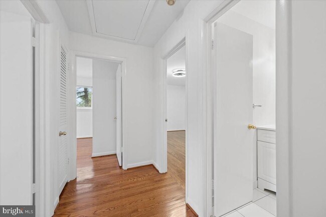 Building Photo - 9202 Wilmett Ct