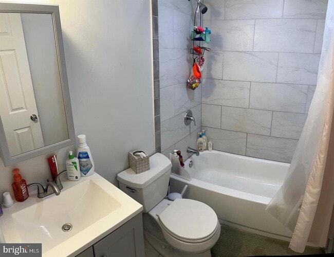 Building Photo - 1054 Avenue B