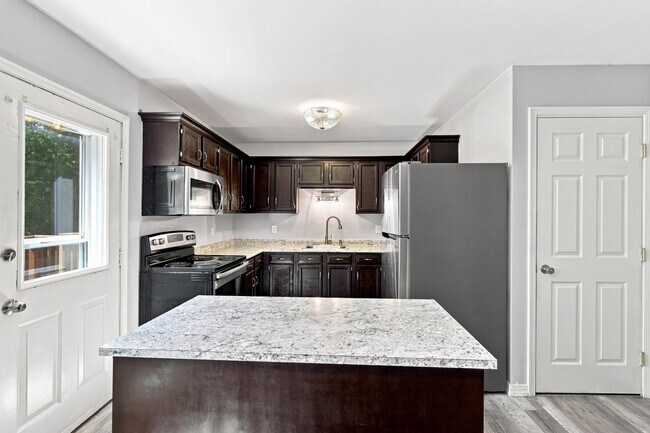 Building Photo - 1008 Cloverton Dr