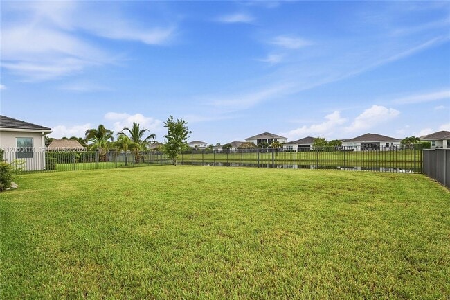 Building Photo - 15239 Goldfinch Cir