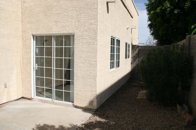 Building Photo - Two Bedroom in Tempe