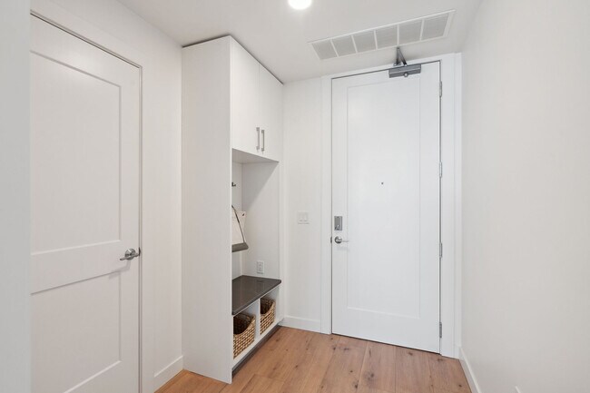 Building Photo - 1212 Demonbreun St