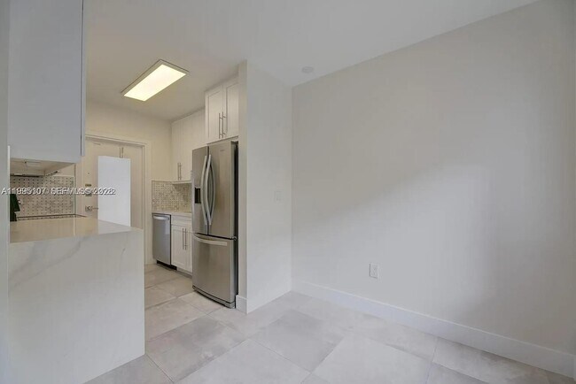 Building Photo - 81 Edgewater Dr