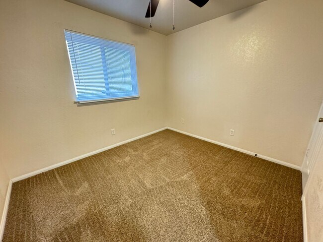 Building Photo - 3610 Fox Glove Ln
