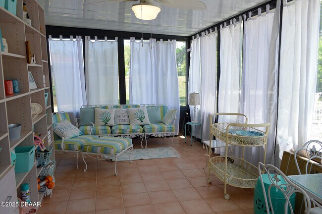 Building Photo - 64 Cardinal Dr