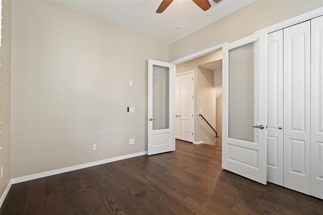 Building Photo - 1115 Kinney Ave