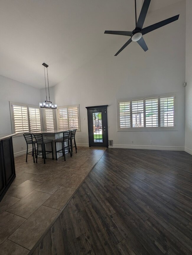 Building Photo - BEAUTIFUL executive style home w/ entertainer's dream backyard!