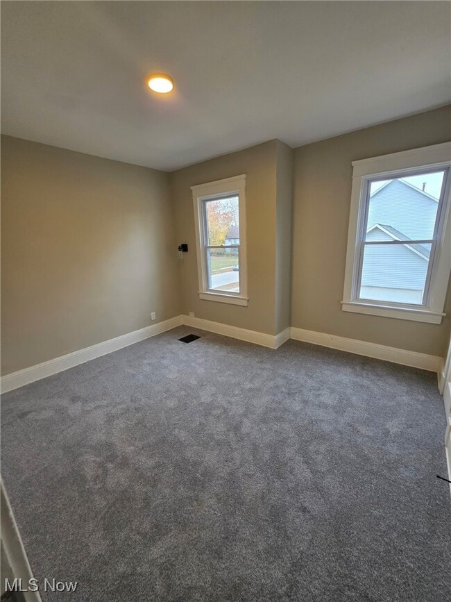 Building Photo - 7417 Linwood Ave