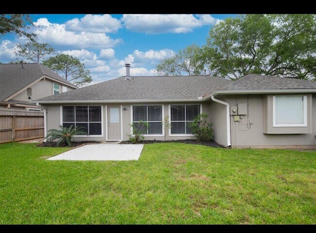 Building Photo - 2903 Avanti Dr