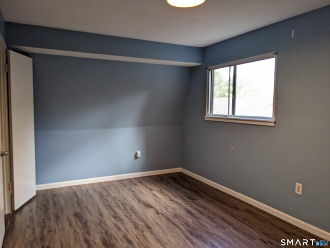 Building Photo - 44 Great Meadow Ln