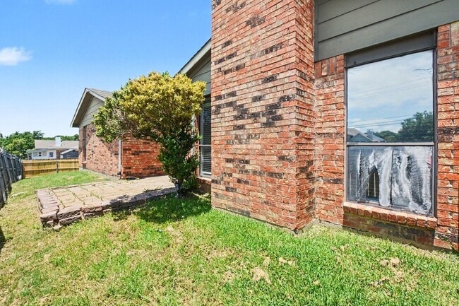 Building Photo - 2201 Jackson Cir