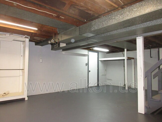 Building Photo - 4204 Willow Ave