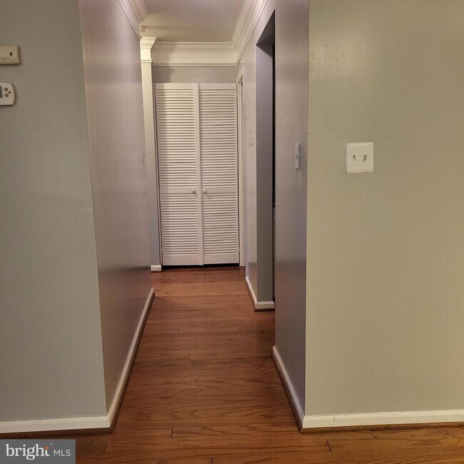 Building Photo - 5800 Cove Landing Rd