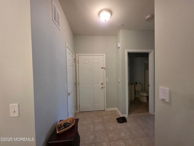 Building Photo - 625 Sloan Ct