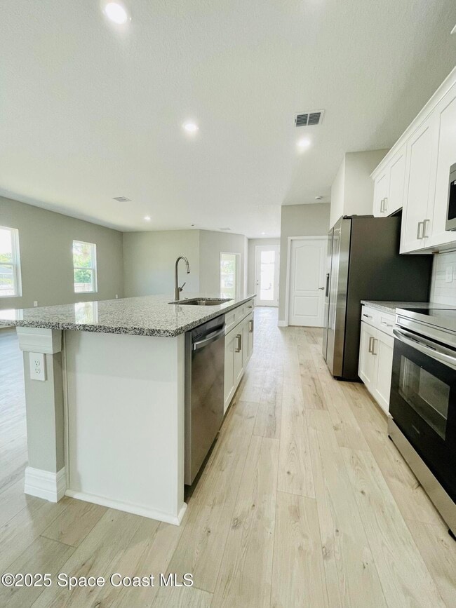 Building Photo - 526 Frink Ave