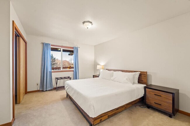 Building Photo - 7755 Cully Ln