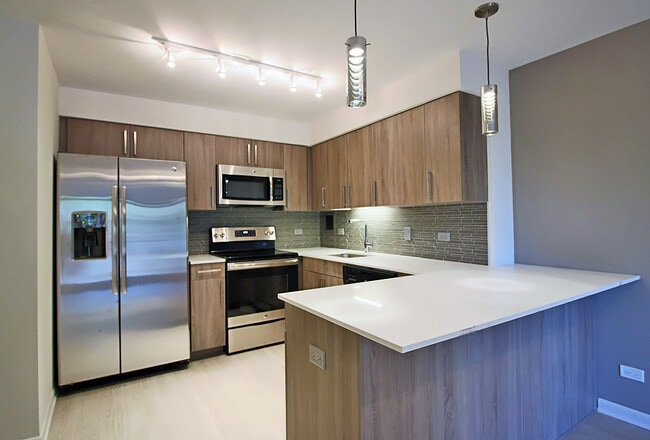 Building Photo - 899 S Ashland Ave