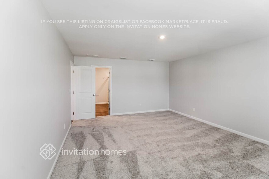 Building Photo - 2119 Blackbird Cir