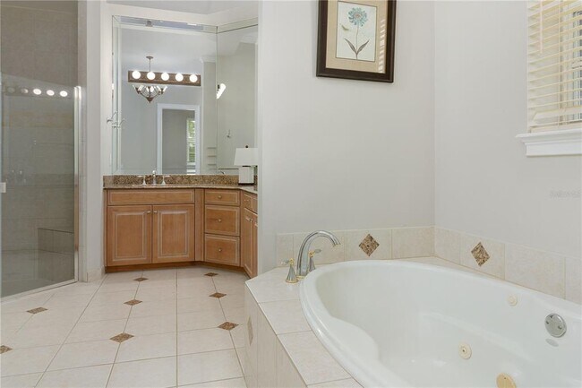 Building Photo - 216 Eastpark Dr