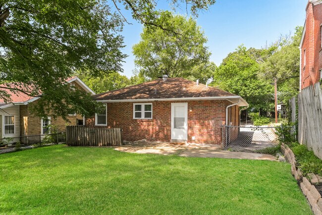 Building Photo - Fantastic 1bd/2ba home! Let yourself in!
