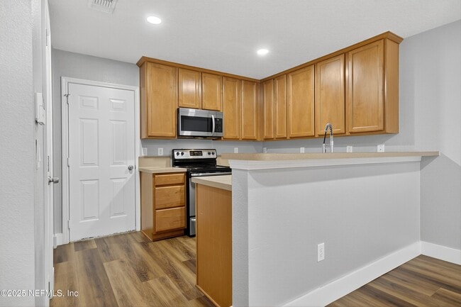 Building Photo - 834 Black Cherry Dr S