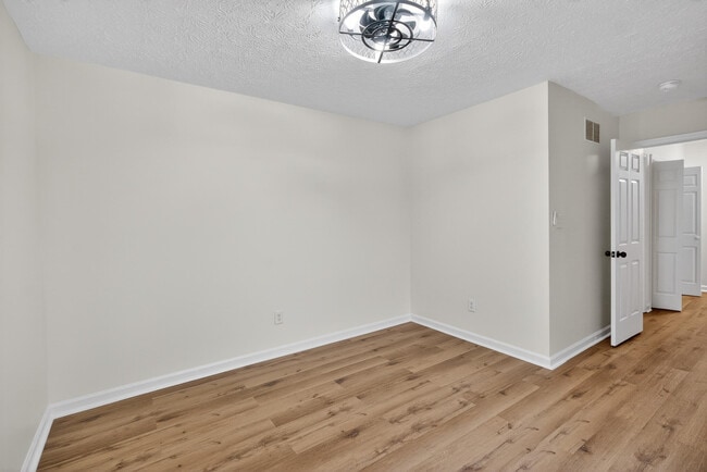 Building Photo - 433 Darby Creek Rd