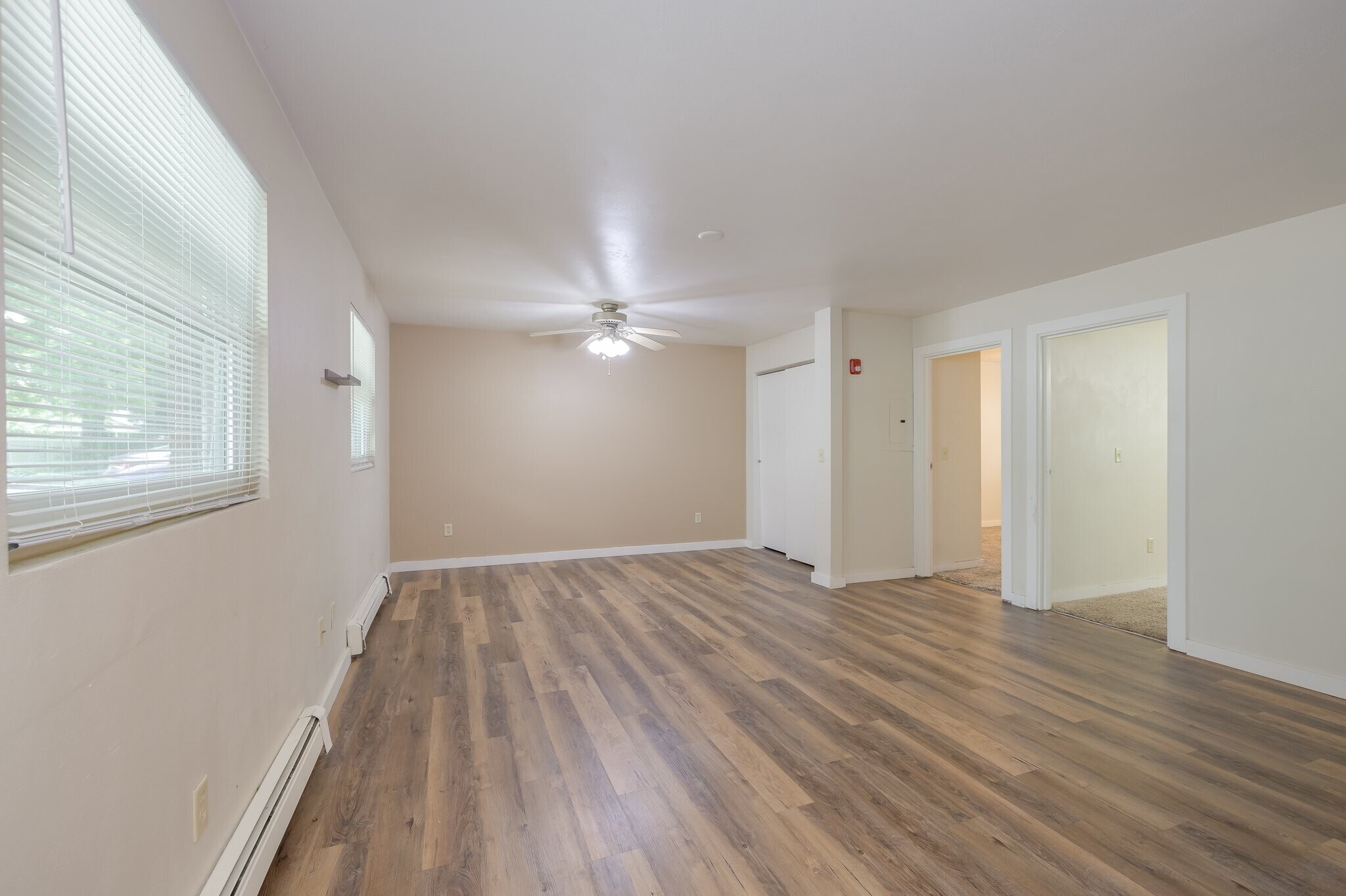 Building Photo - 836 Vine Ave