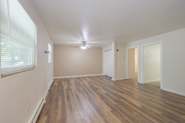 Building Photo - 836 Vine Ave