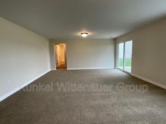 Building Photo - 812 Applewood Creek Dr