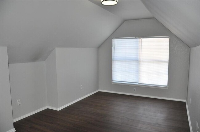 Building Photo - 1704 Parkfield Cove