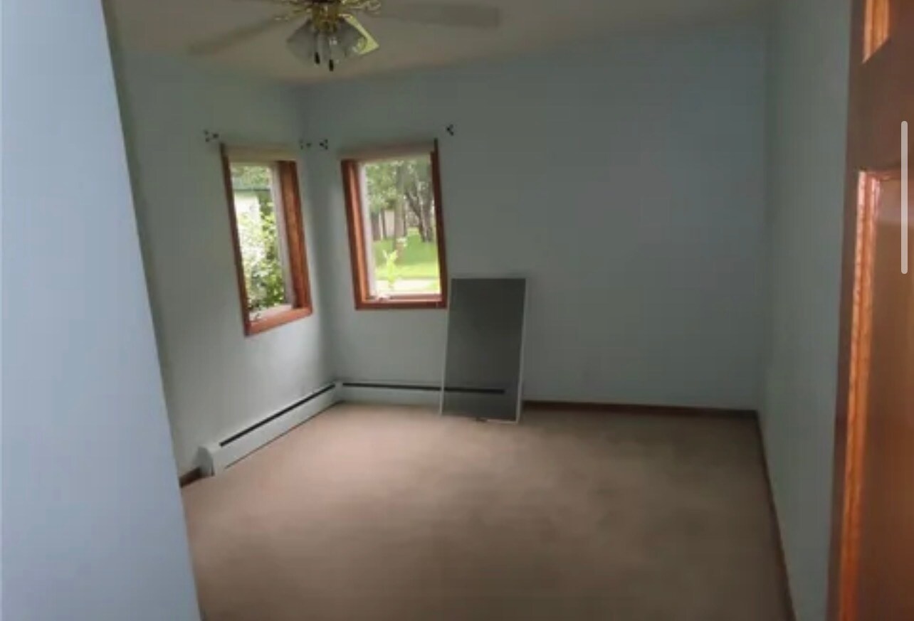 Building Photo - 11349 Elliot Ave NW