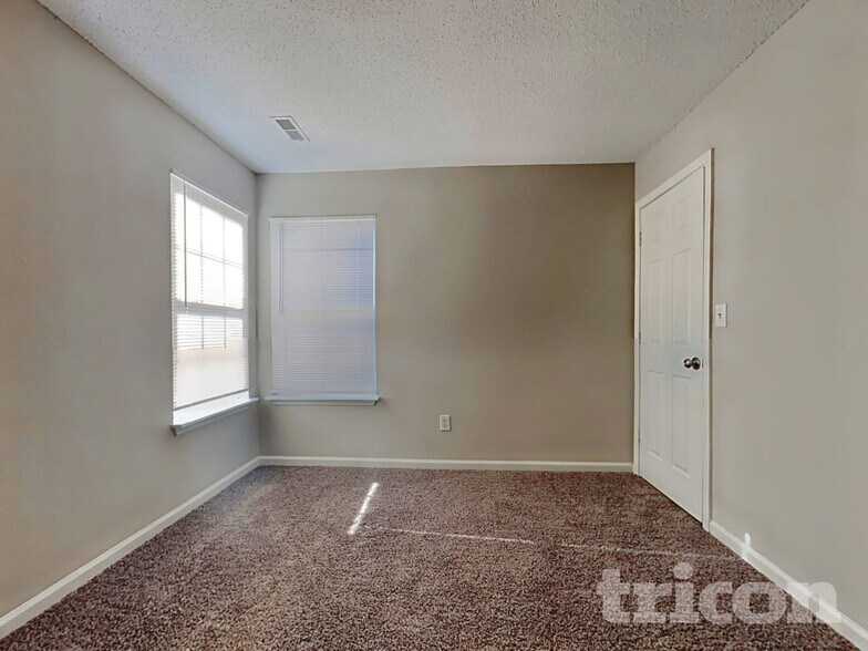 Building Photo - 1710 Ashley Dr