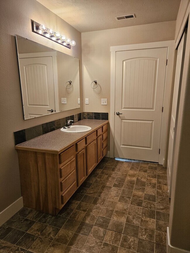 Building Photo - AVON16698