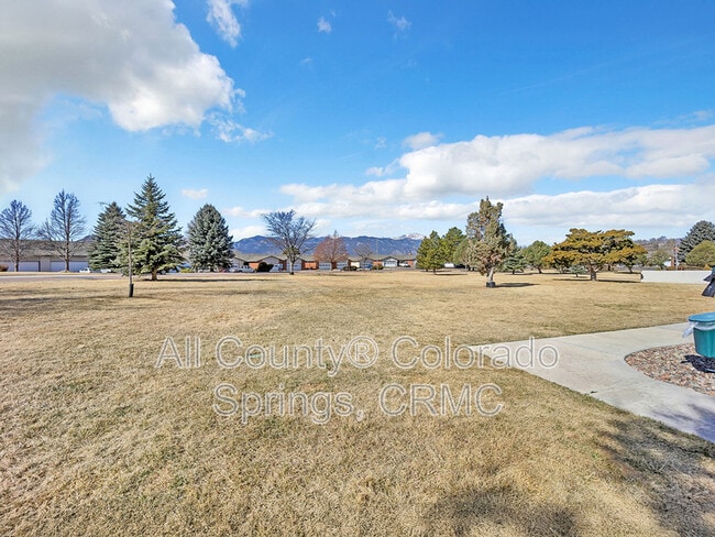 Building Photo - 411 Lakewood Cir