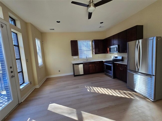 Building Photo - 6000 S Congress Ave