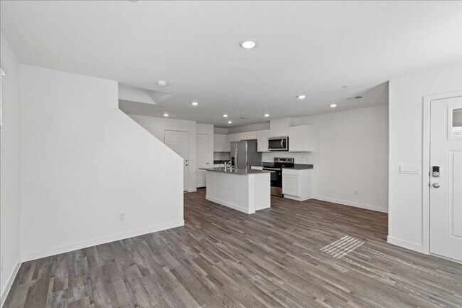 Building Photo - 900 Rosy Starling St