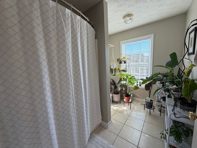 Building Photo - Donahue Crossing Golf View #2812