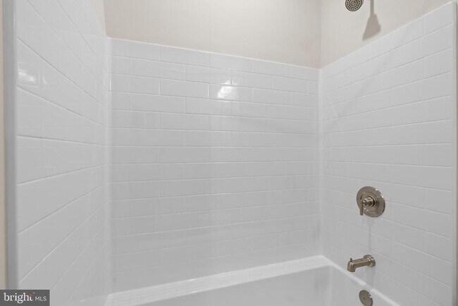 Building Photo - 30 W Broad St