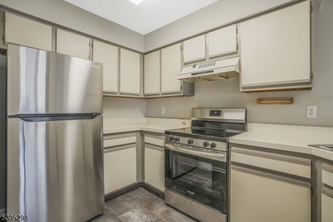 Building Photo - 29 Cheswich Ct